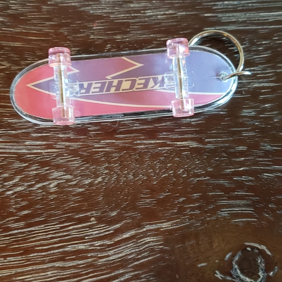 Vintage! Skechers Mini Finger Pink/lavender Skateboard Keychain Ring - Picture 4 of 7